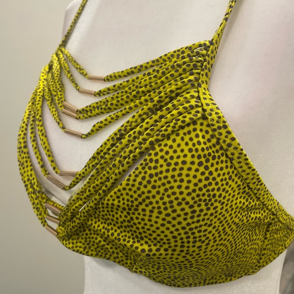 Bikini - Picture 2 of 7